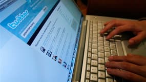 La justice française a enjoint jeudi Twitter à communiquer à des associations les données permettant d'identifier les auteurs de tweets antisémites et à mettre en place sur sa plateforme française un dispositif pour signaler des contenus illégaux. /Photo