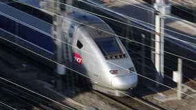Le calendrier de la ligne ferroviaire à grande vitesse (LGV) au sud de Bordeaux pourrait être remis en cause après le refus des Conseils généraux du Lot-et-Garonne et du Gers de participer à son financement. /Photo d'archives/REUTERS/Vincent Kessler