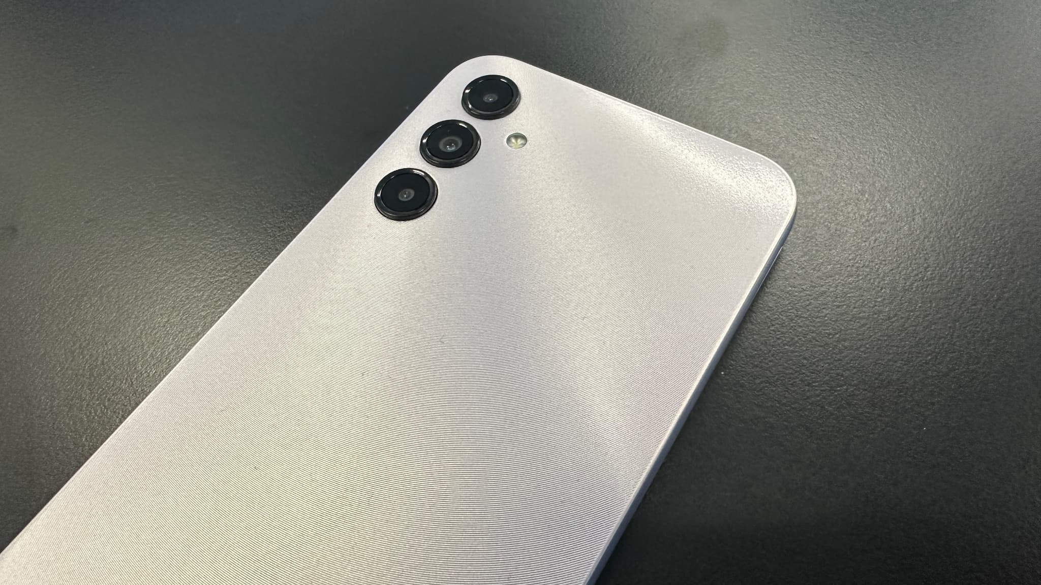 Le Samsung Galaxy A14 5G dispose de trois capteurs au dos dont un principal de 50 Mpx