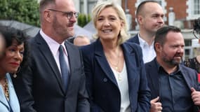 La leader du RN Marine Le Pen à Hénin-Beaumont (Pas-de-Calais) le 8 septembre 2024 en compagnie notamment du maire de la ville, Steeve Briois