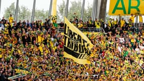 Des supporteurs de Nantes pendant un match de Ligue 1 à la Beaujoire en octobre 2023