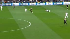 Frenkie de Jong efface facilement Vinicius Jr et Modric