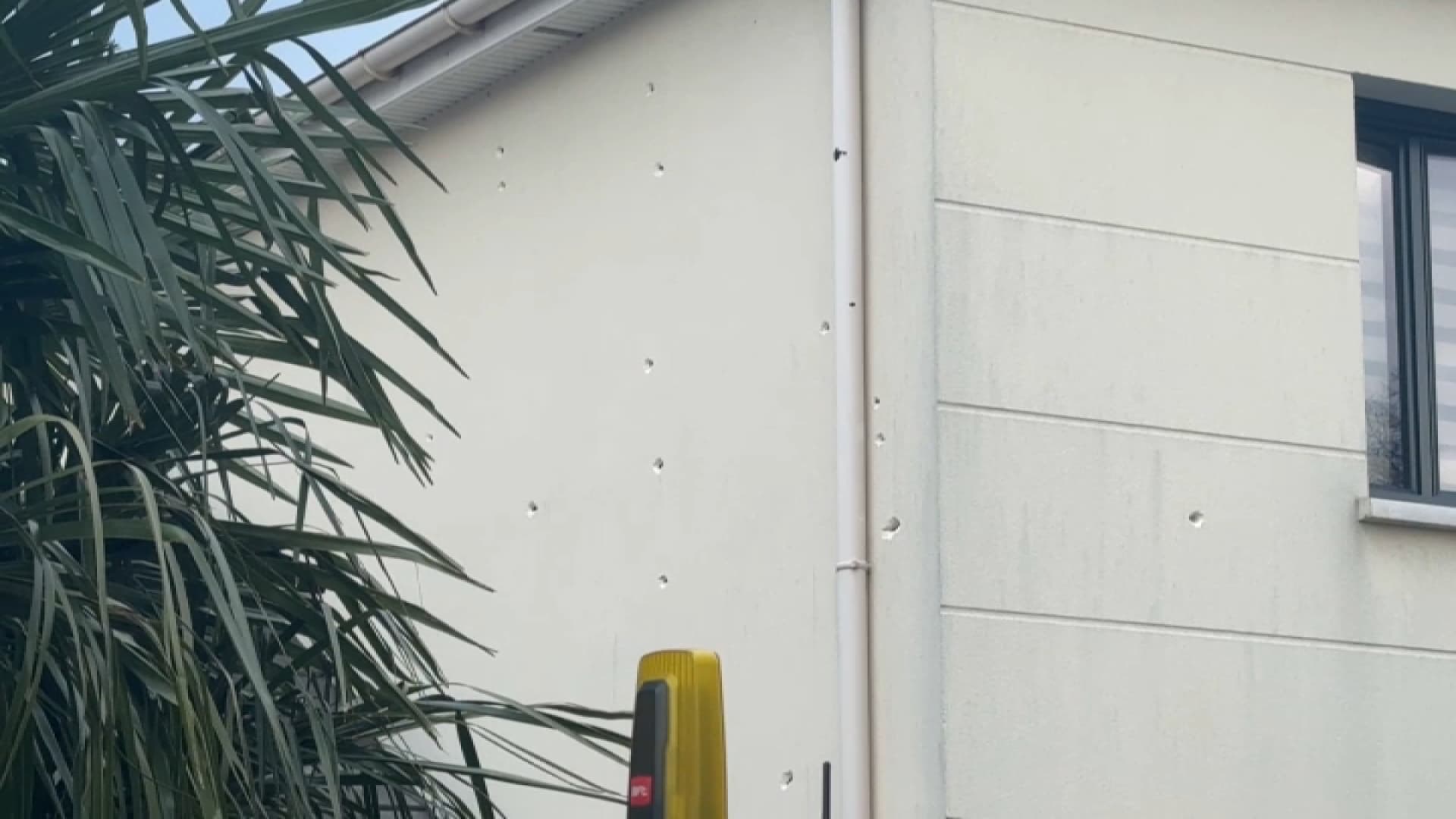 Tremblay-en-France: une façade criblée de balles après un différend automobile
