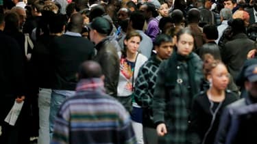 Le rythme des réformes engagées par François Hollande pour redresser la France est jugé trop lent par 64% des Français, selon un sondage réalisé par CSA pour l'émission de télévision Capital de M6 où le président s'exprime ce dimanche soir. /Photo d'archi