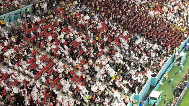 Tribunes vides du stade Al-Bayt au Qatar Tribunes vides du stade Al-Bayt au Qatar