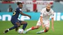Eduardo Camavinga au duel avec Aissa Laidouni lors de France-Tunisie, à Doha le 30 juin 2022