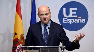 Le ministre de l'économie espagnol dans le cadre d'une conférence de presse au Luxembourg