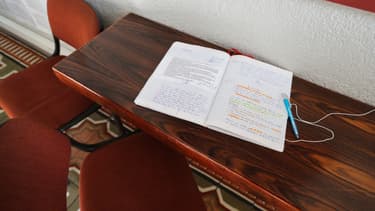 Un cahier de doléances dans la mairie de Cagnes-sur-Mer.