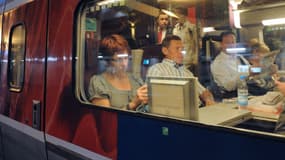 Passagers d'un TGV reliant Le Mans et Paris, en septembre 2013