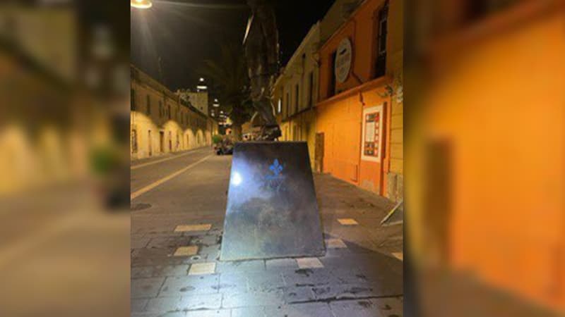 Nice: la statue de Jacques Chirac taguée d'une inscription royaliste