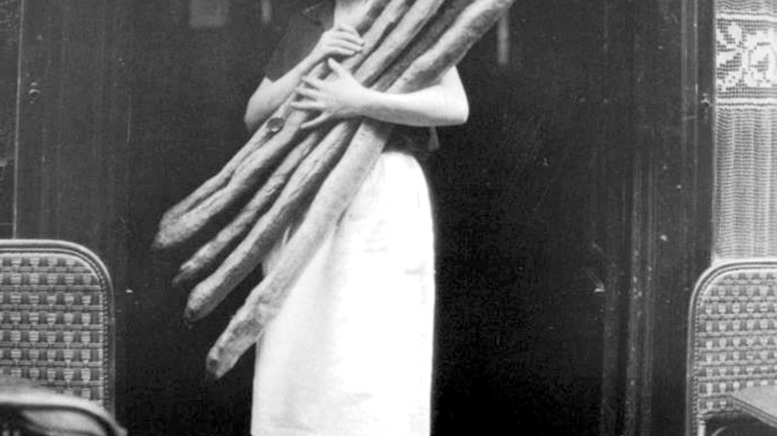La baguette a désormais un poids et une taille réglementaires, mais ce ne fut pas toujours le cas. La baguette a désormais un poids et une taille réglementaires, mais ce ne fut pas toujours le cas.