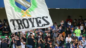Des supporters troyens, lors du match de L2 à domicile contre Pau, le 12 septembre 2020 au Stade de l'Aube
