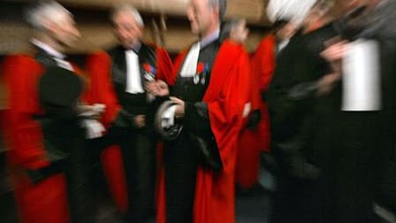 Condamnés à disparaître en 2009 par Nicolas Sarkozy, les juges d'instruction ont fait en 2010 un retour en force en développant des enquêtes menaçantes pour l'Elysée qui ont remis la justice au centre du débat. /Photo d'archives/REUTERS