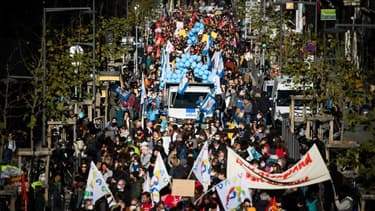 Des enseignants et personnels de l'Education nationale manifestent à Marseille, le 13 janvier 2022