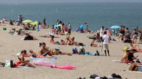 Le coronavirus au travers du variant Delta continue de se propager dans les Pyrénées-Orientales. Les plages du département sont très prisées des touristes, comme ici à Argelès-sur-Mer.
