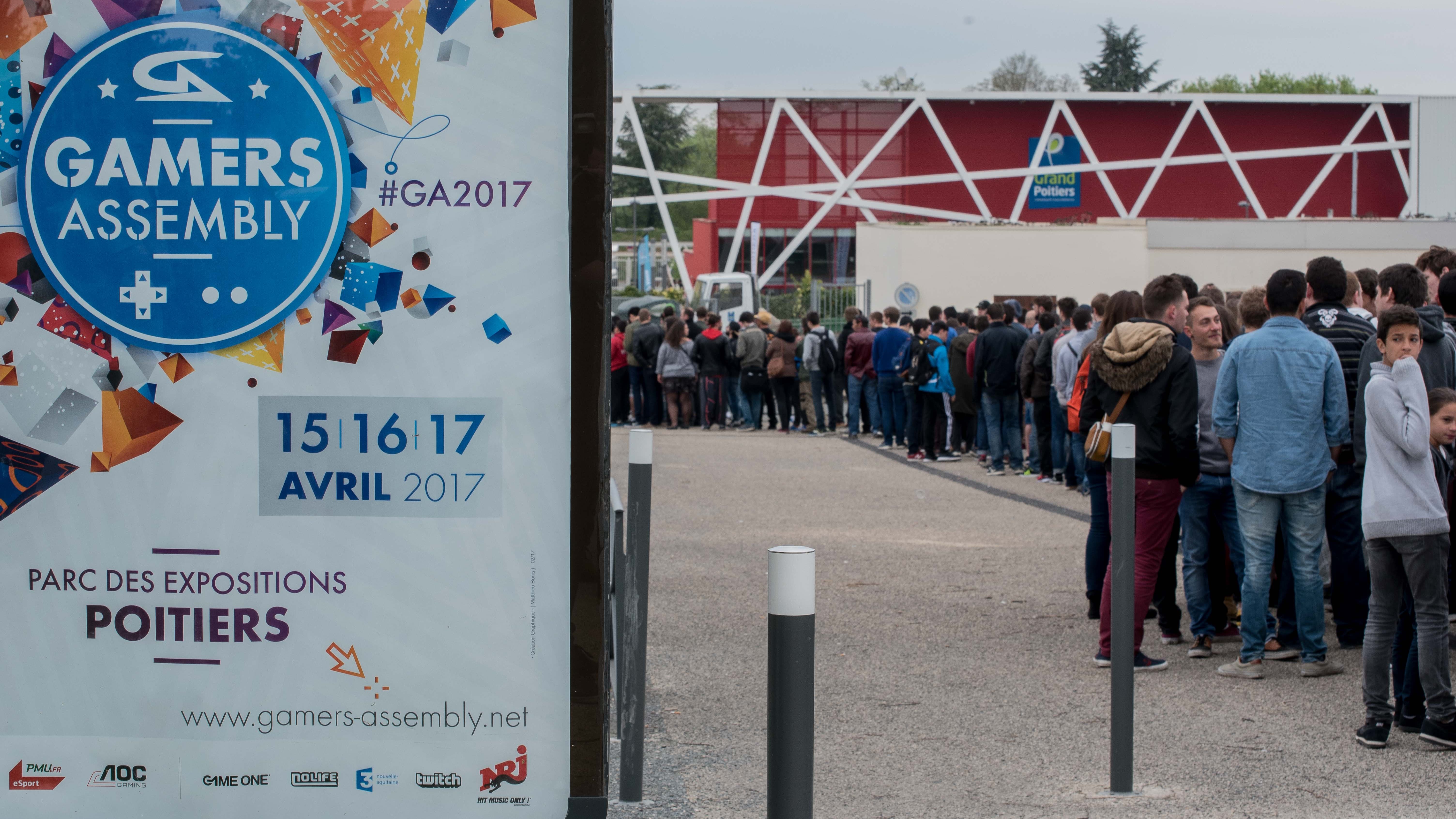 Ce sont en tous 21 100 curieux, passionnés et futurs esportifs qui se sont pressés devant l'entrée du Parc des Expositions de Poitiers Ce sont en tous 21 100 curieux, passionnés et futurs esportifs qui se sont pressés devant l'entrée du Parc des Expositions de Poitiers