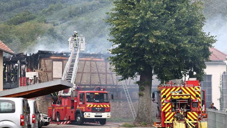 Les pompiers sur les lieux d'un incendie dans un foyer pour personnes handicapées à Wintzenheim près de Colmar, dans le Haut-Rhin, le 9 août 2023 Les pompiers sur les lieux d'un incendie dans un foyer pour personnes handicapées à Wintzenheim près de Colmar, dans le Haut-Rhin, le 9 août 2023