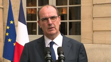 Jean Castex sur le perron de Matignon à l'issue de la conférence sociale