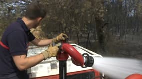 Quand les incendies sont terminés, les pompiers restent sur le qui-vive pour éviter tout nouveau départ de feu. 
