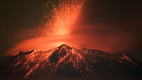 Le volcan Popocatepetl en éruption, au Mexique, le 20 mai 2023