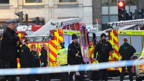 La police londonienne sur les lieux de l'attaque au couteau perpétrée le 29 novembre 2019