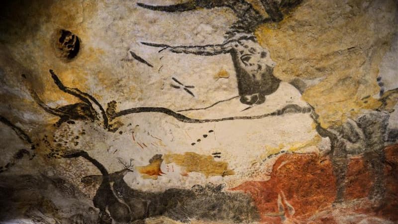 Dans la réplique d'une partie de la grotte de Lascaux, à Montignac. Le renoncement de l'Etat à participer au financement du Centre international pariétal dit Lascaux-4, haut lieu de l'art préhistorique, annoncé lundi dans le cadre d'un plan d'économie, su