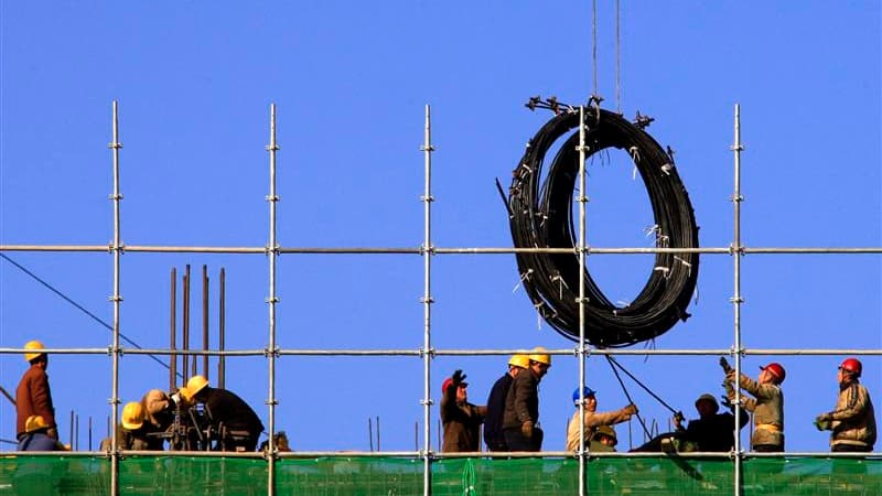 Deux ex-patrons du CAC 40, Jean-Louis Beffa et Louis Schweitzer, estiment que le coût du travail n'est qu'une cause parmi d'autres des difficultés de l'industrie française et plaident pour une refonte de la politique industrielle de la France. /Photo d'ar