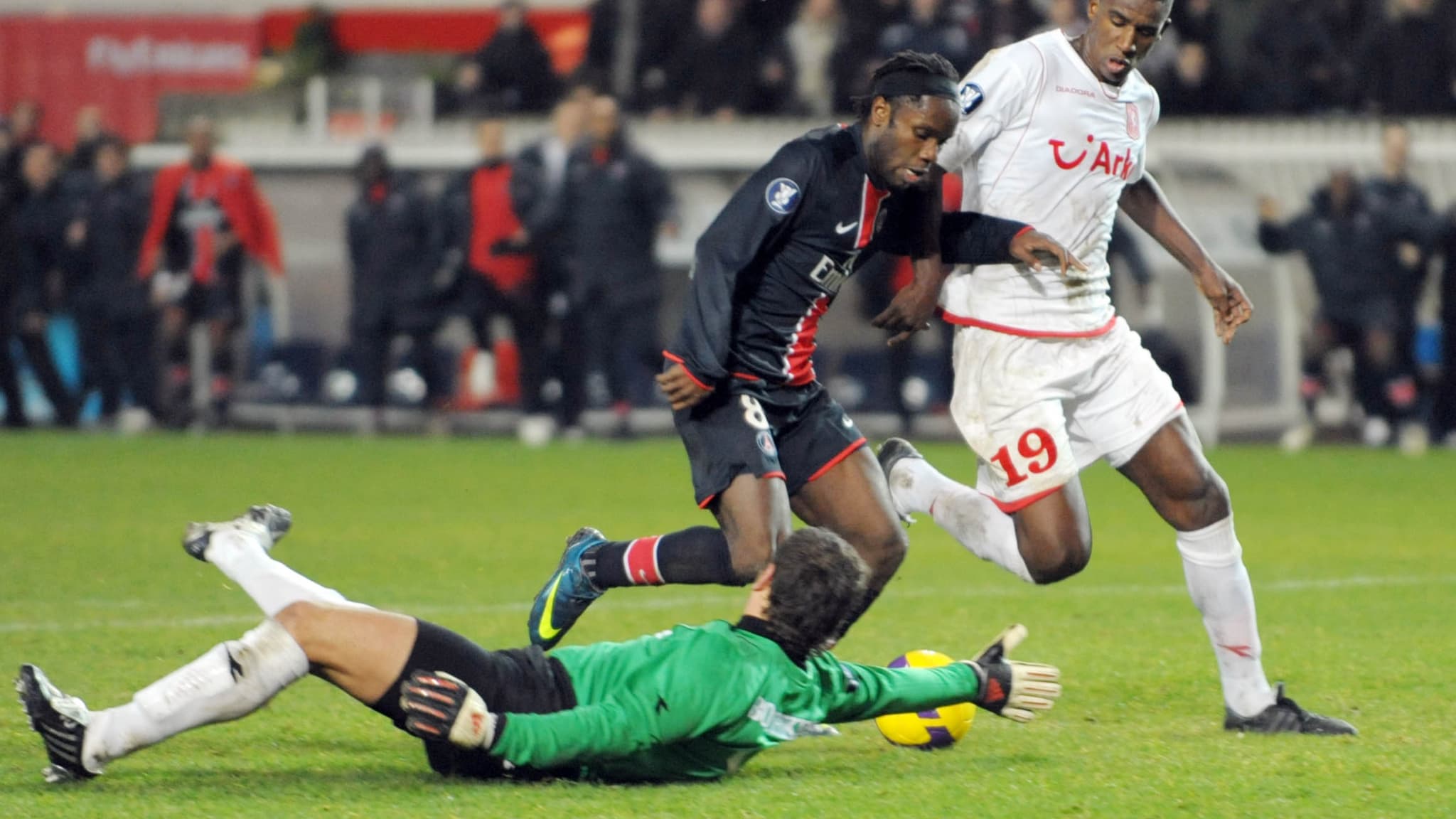 Peguy Luyindula lors de PSG-Twente (4-0, Ligue Europa), le 18 décembre 2008