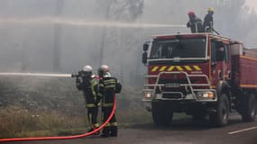 Des pompiers en action, en Gironde