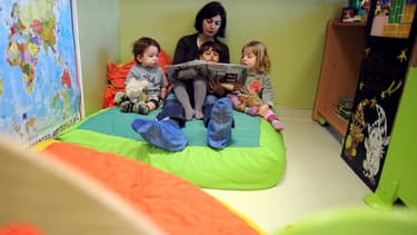 La fonction publique territoriale compte 24.600 auxiliaires de puériculture dont 99,5% de femmes; et 47.000 assistants en maternelles dont 99,7% de femmes.