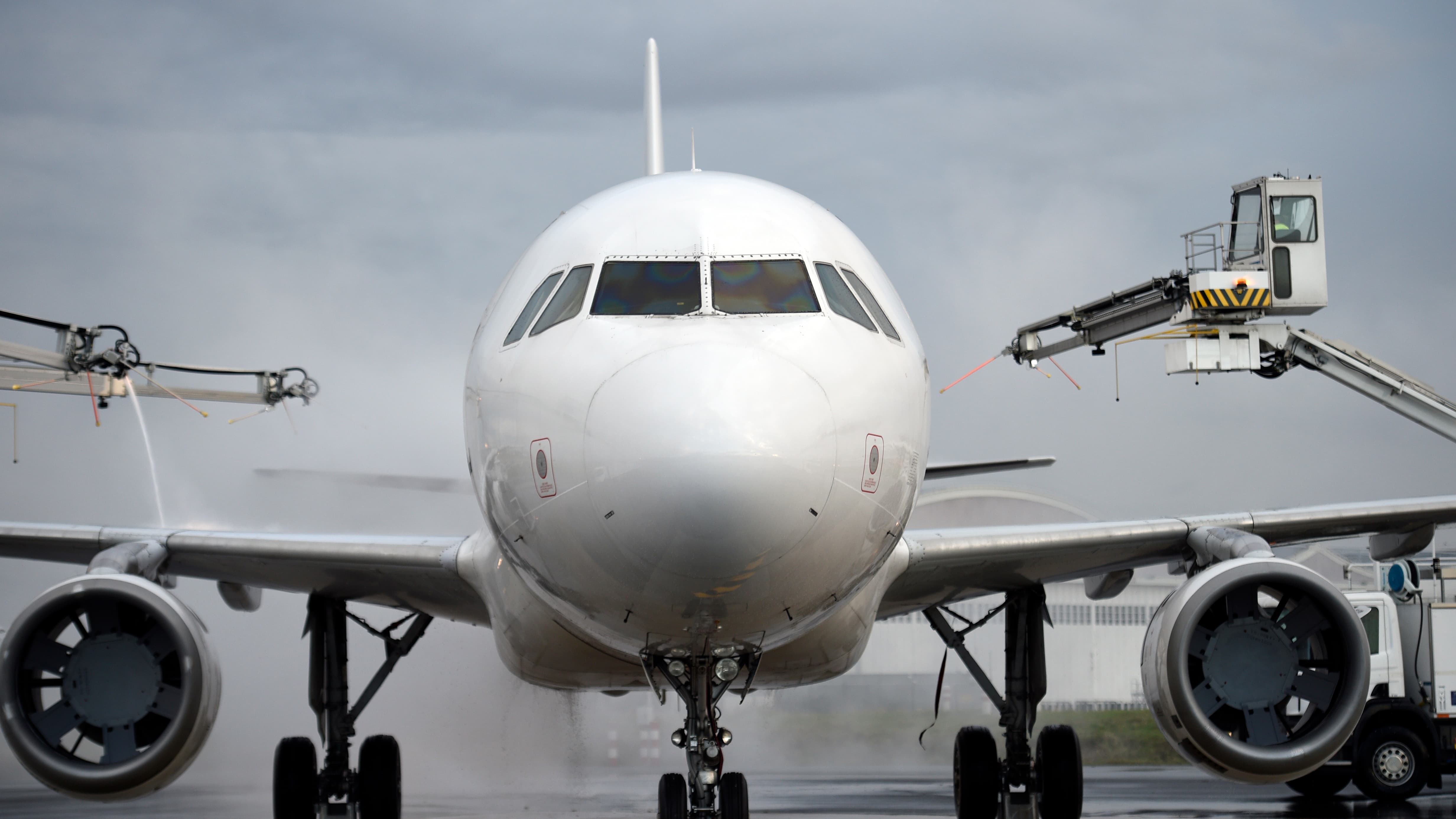 Перед самолета. Аэробус а320 спереди. Airbus a320 нос. А320 вид спереди. Нос Аэробус 320.