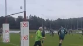 l'équipe de jeune de Hawick met un "csc" en rugby