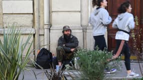 Photo d'une personne sans-abri prise le 18 mars à Montpellier, au deuxième jour de confinement