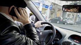 Le gouvernement veut éradiquer l'usage du portable au volant et ce même avec les kits mains libres