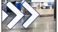 Google Maps vous indiquera la direction à prendre dans un bâtiment, comme un aéroport. Google Maps vous indiquera la direction à prendre dans un bâtiment, comme un aéroport.