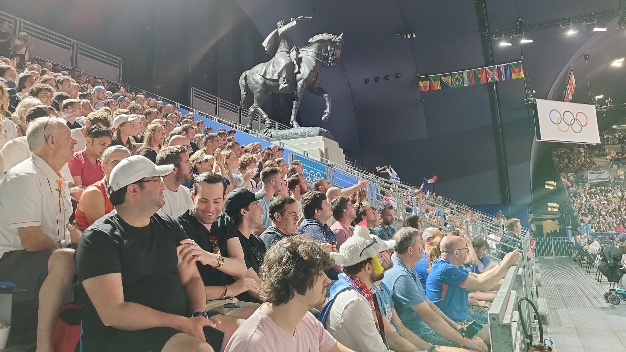 La statue équestre du Maréchal Joffre, en plein milieu d'une tribune de l'Arena Champ-de-Mars, où se déroulent les épreuves de judo (le 30/07/2024)