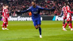 Ousmane Dembélé célèbre un but lors de Brest-PSG en barrage aller de Ligue des champions, le 11 février 2025