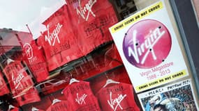 Les salariés du Virgin de Strasbourg ont affiché leurs vestes en vitrine pour prostester contre la fermeture du magasin