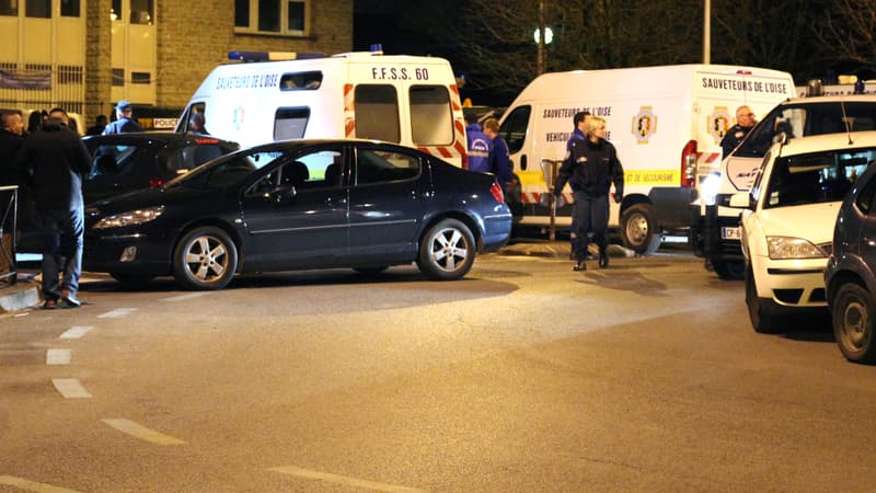 La police et les secours sur un parking à Creil, dans l’Oise, où a été exécuté un homme de 32 ans lundi soir.