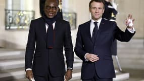 Le président français Emmanuel Macron accueille le président du Bénin Patrice Talon, à Paris le 16 février 2022
