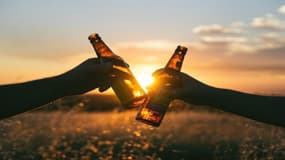 COOL: beaucoup de Français ont fait quelques excès pendant les fêtes... Le "Dry January" invite les gens à arrêter complètement l'alcool pendant le mois de janvier.