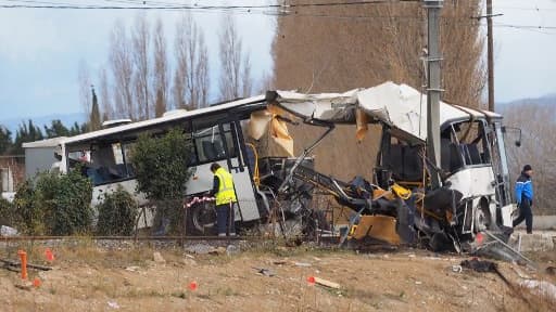 Photographie de l'accident entre un bus scolaire et un TER à Millas, près de Perpignan, le 15 décembre 2017