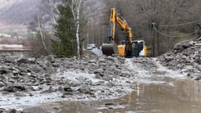 La vallée de Champoléon est temporairement inaccessible à cause d'un important éboulement survenu le 31 mars. 