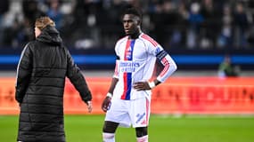Moussa Niakhaté dépité après le nul de Lyon contre le Paris FC en Ligue 1, le 29 octobre 2025