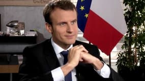 Le ministre Emmanuel Macron dans son bureau de Bercy