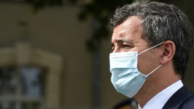 Le ministre de l'Intérieur Gérald Darmanin assiste le 12 août 2020 au Mans à la cérémonie d'hommage au policier tué par un chauffard