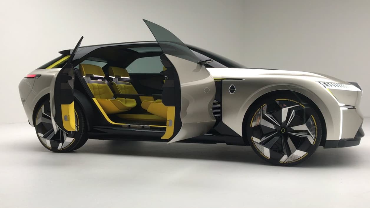 Les portières antagonistes facilitent l'accès à l'habitacle. L'empattement passe de 2,73 mètres en configuration normale à 2,93 mètres en model Travel. Les portières antagonistes facilitent l'accès à l'habitacle. L'empattement passe de 2,73 mètres en configuration normale à 2,93 mètres en model Travel.