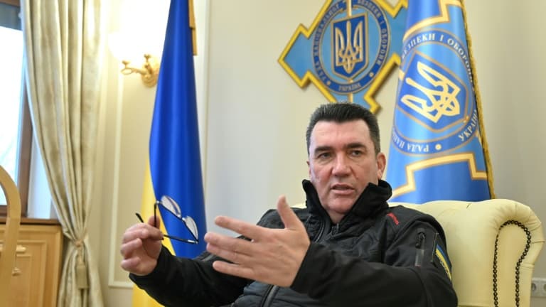 Le secrétaire du Conseil de sécurité national ukrainien Oleksiy Danilov lors d'un entretien avec l'AFP dans son bureau à Kiev, le 24 décembre 2021
