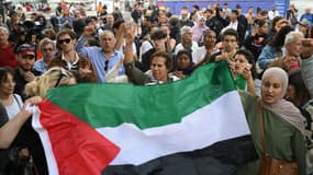 Des manifestants pro-palestiniens lors d'un rassemblement à Marseille le mardi 10 octobre 2023.