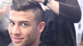 Le sosie de Cristiano Ronaldo nous montre comment refaire sa coupe